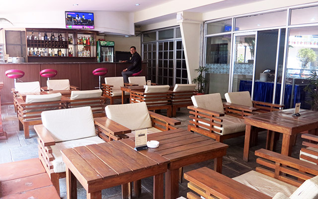 Poolside Cafe